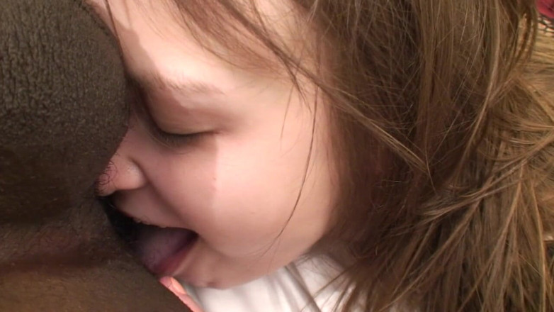 Digi Creationsxxx: O curvă letonă a lins fundul și degetele negre și a futut