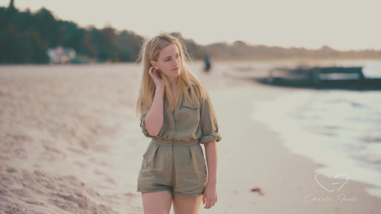 CharlieForde: Desvaneciéndose Con Charlie Forde, Olive Gee