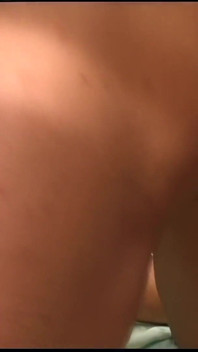 Zwei große schwänze für eine sexy junge schlampe