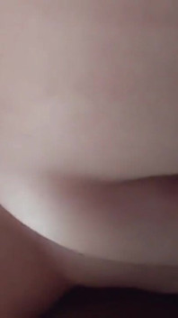 Adik iparku menggodaku pakai celana dalam thong seksinya, dan aku harus masukin kontolku ke dalam memeknya
