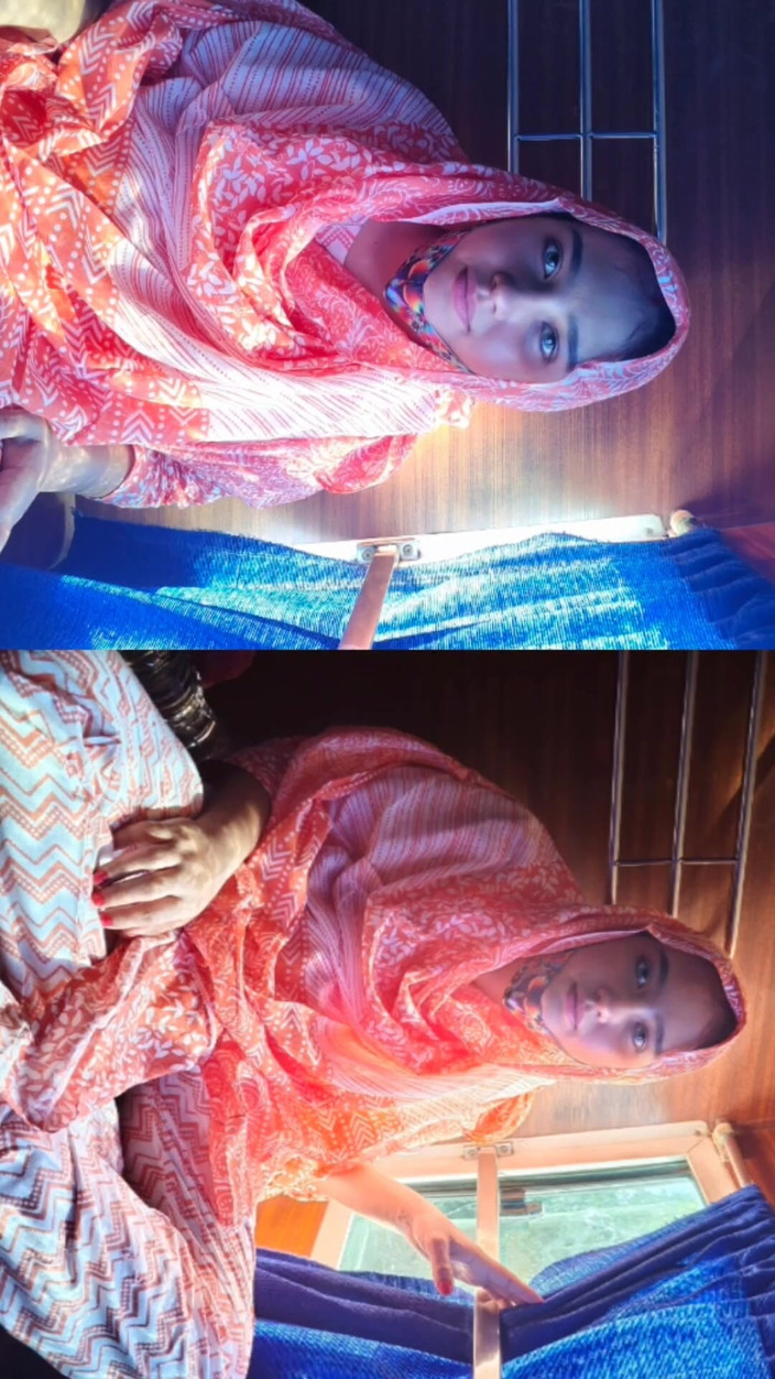 Khushboobhabi: Dívka vytáhla z tašky plastový penis