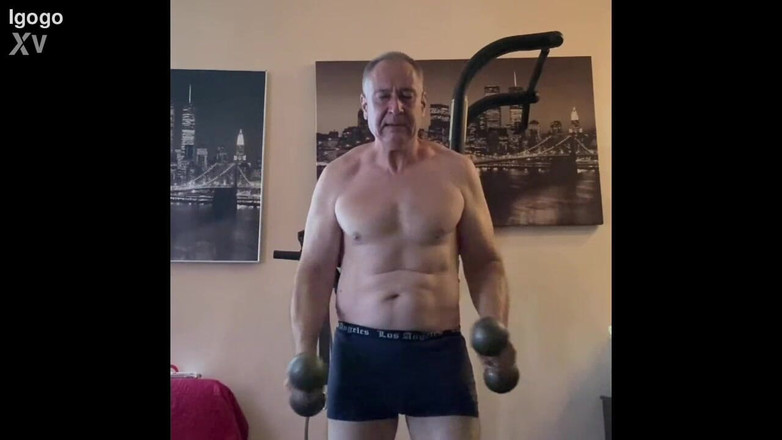 Alex Art: Я накачаю свои руки