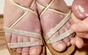 Zsaklin&#039;s Hand and Footjobs: Feticismo del piede in sandali amatoriali