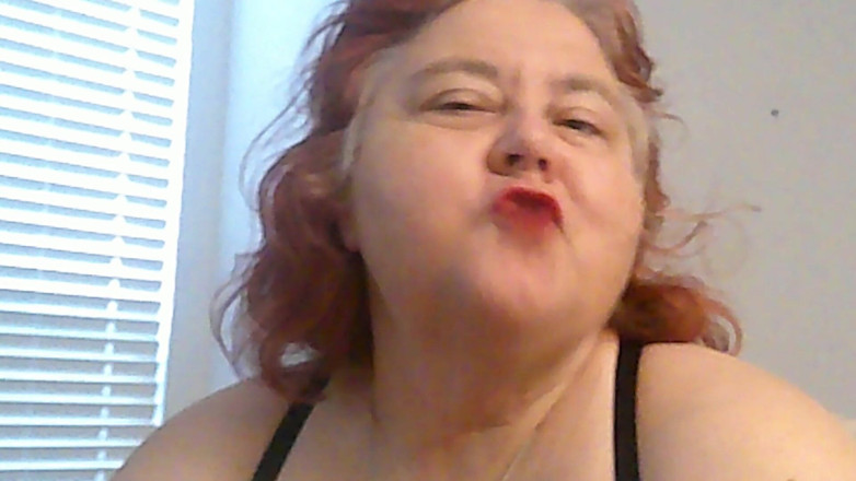 BBW nurse Vicki adventures with friends: แชทลิปสติกตัวจิ๋วแต่งตัว