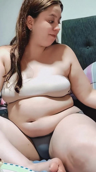 Nicole의 거대한 부리토 스터핑 및 소다 Bloat