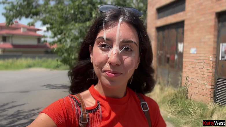 Katty West: Publik di semak-semak dengan orang asing dan tembakan gila berjalan...