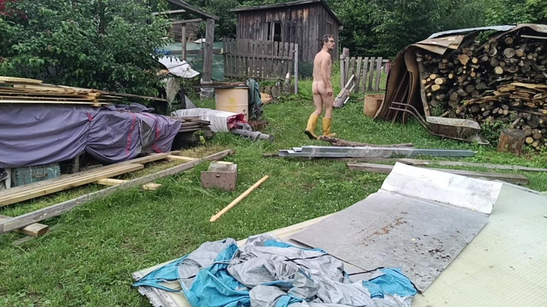 kickerscooter: Nudi in giardino: inseguimenti sporchi in piscina