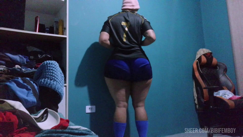 Sissy sapeca studio: A Curvy Tranny with a Big Ass and a Feminine...