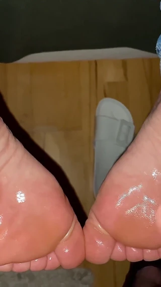 Steveboy: Sexy Amateur Oiled Soles