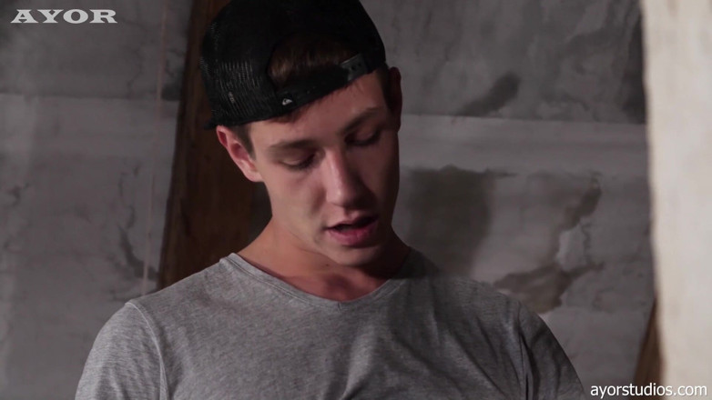 AYOR studios: Oliver tavan içinde sikişiyor