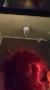 La troia rossa si prende un facciale e ingoia