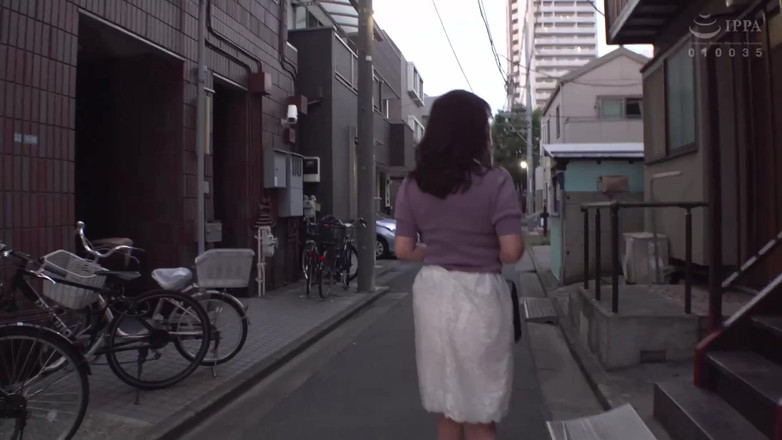 Raptor Inc: Yoshii mihiki - 一个熟女用她熟练的技巧挑逗一个年轻的按摩师给他惊喜！