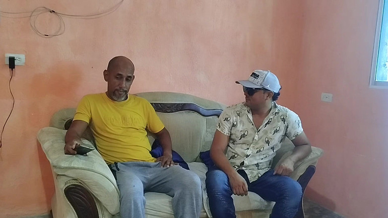 Adribella69: 丈夫用他妻子的大屁股偿还债务。真正的自制