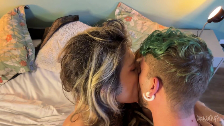 Dread Hot: L-am chemat pe bărbatul misterios pentru un threesome și a fost...