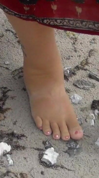 Jen Shows up Her Naked Feet in the Sand