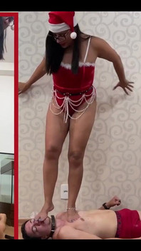 Sexy paní Claus šlape a na hlavu špatného otroka