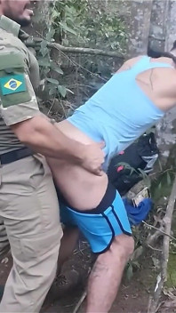 Chupando La Enorme Polla Del Policía