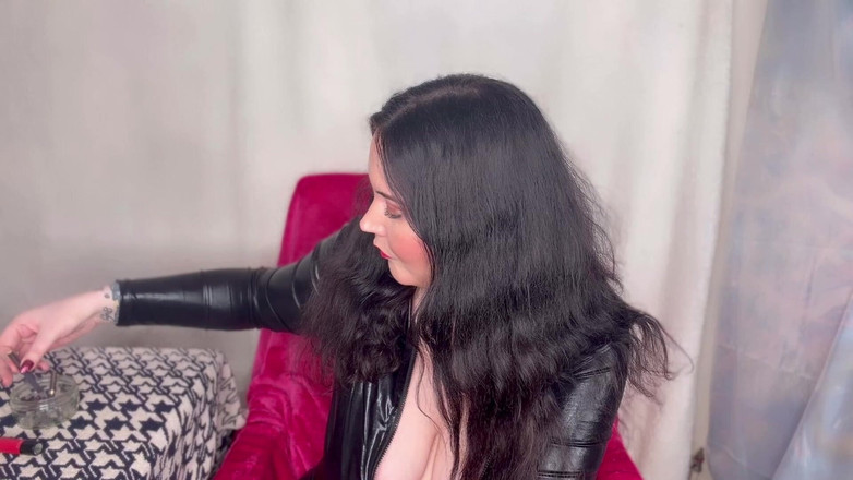 MissFFW: Miss ffw सिगरेट का मजा लेती है