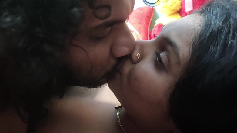 Vaigavarun45: Couple desi mallu, baise torride sous un drap dans la...