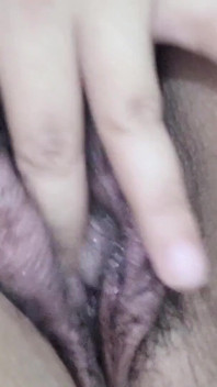 내 팬 그는 털이 무성한 보지를 좋아해