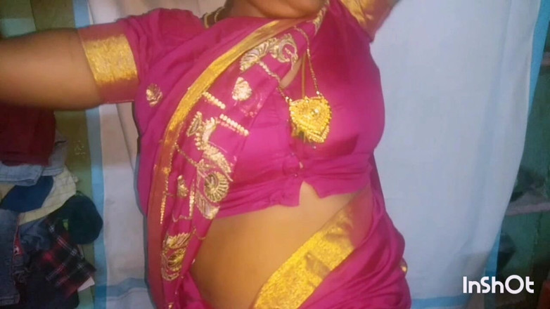 Desi Sathiya: Ibu rumah tangga tamil dengan pantat bahenol lagi asik ngentot...