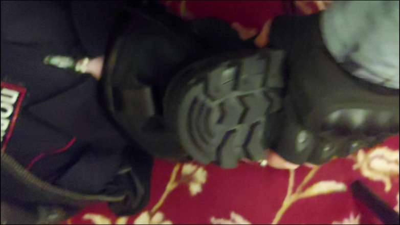 KinkySirius: दो पुलिस अधिकारियों ने गिरफ्तारी, वर्चस्व, मंथन का एक रोल-प्लेइंग गेम का मंचन किया