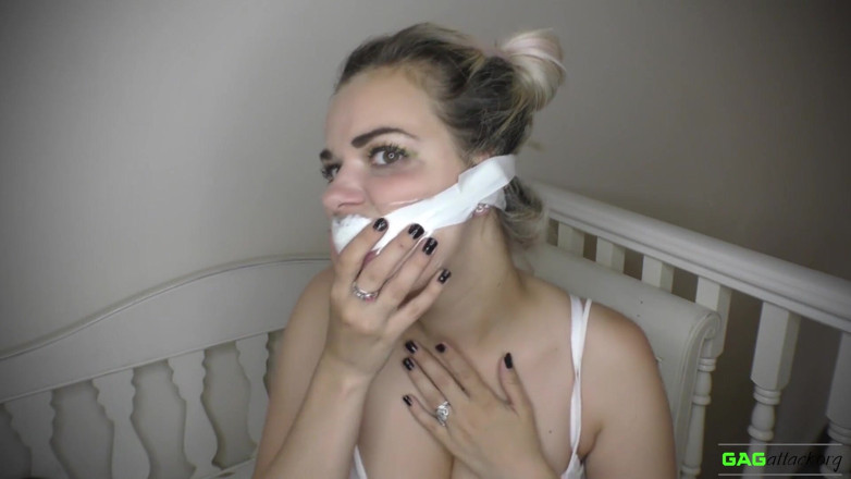Gag Attack: Bad Dolly - test de bâillon 3