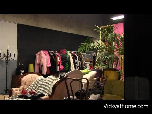 薇姬·維特: Bts Puma Swede，Vicky vette，橡胶娃娃乳胶爱好者