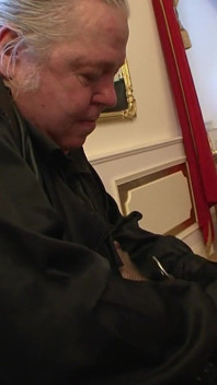 Ingo ve seksi bdsm seks köleleri bağlı ve amcık oynuyor