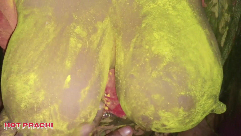 Hot prachi: Bhabhi Holi Prachi yang gembira berkongkek 