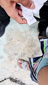 Napali sünnetsiz büyük zenci yarağı prezervatifsiz ve içine boşalmadan desi genç göt deliğine zar zor sikişiyor. Bangla açık havada oğlan seksi