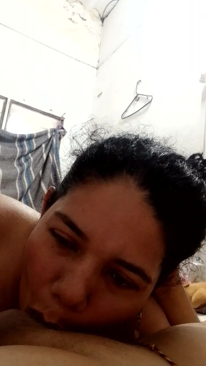 Valkyrie and Luigy Couple: Красивая подруга сосет глубокую глотку