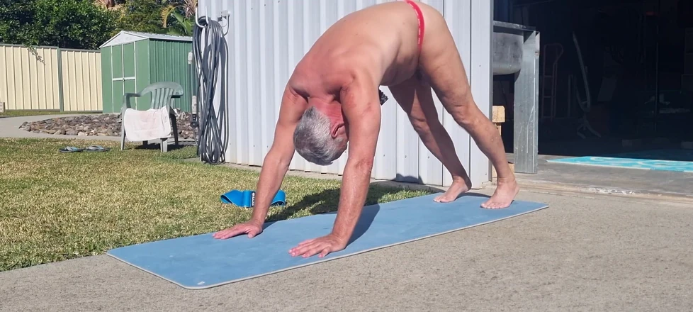 yogiyumyum: Naked Exercise