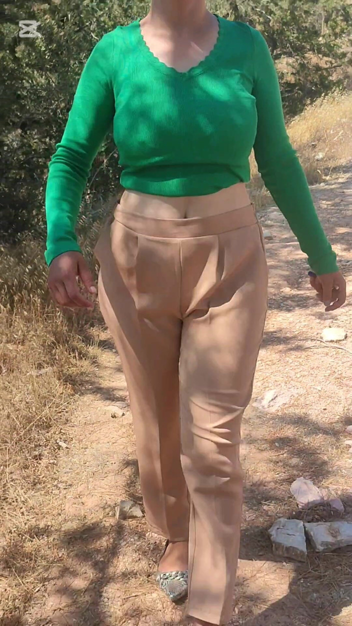 Kaa696868: Meio-irmão fodeu o passo da bunda grande enquanto caminhava em...