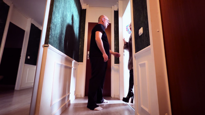 Miss Alessa Milano: Ghettohure Also Gives in the Hallway to Fuck