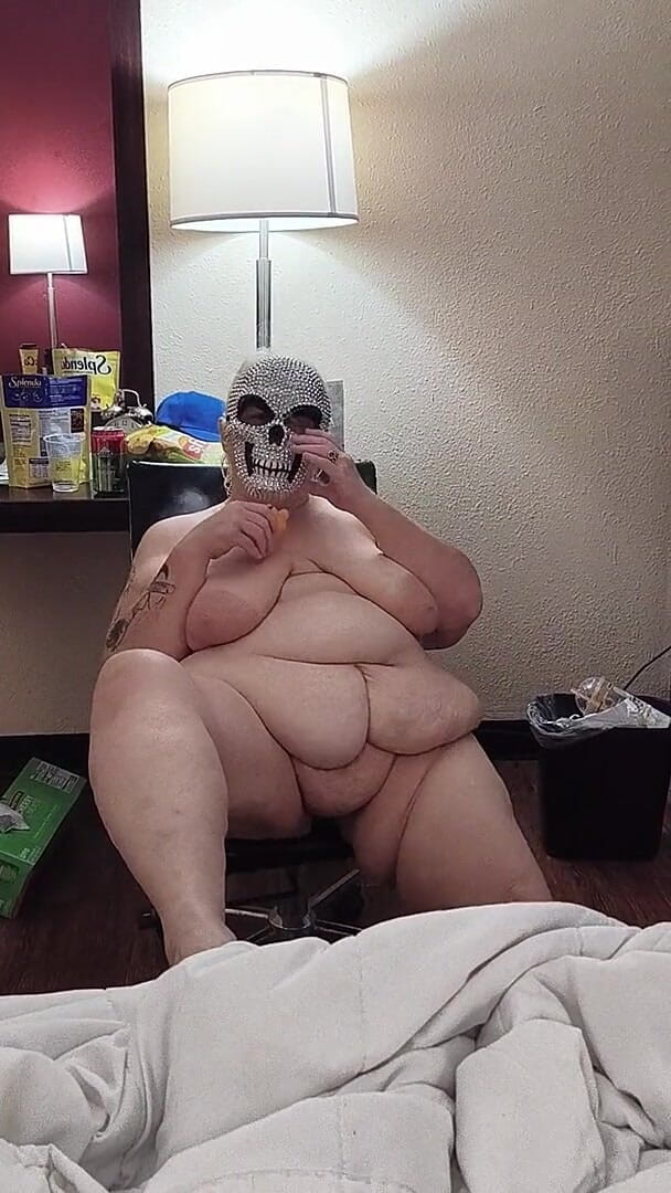 HerculesnVENUS: Retande n tilltalande vem är det under hennes mask? Det är Davisdesires...