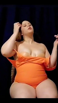 Ich wollte heute diesen orange badeanzug unter meiner Kleidung tragen, so dass mein bauch am Ende des Tages sehr eng werden würde bec