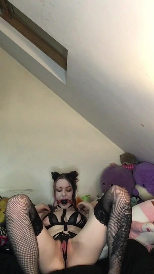 Rokkyhorrorx: 欲火中烧的堵嘴小猫试图安静