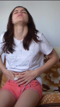 Full Bladder Teen Tries to Hold Her Pee