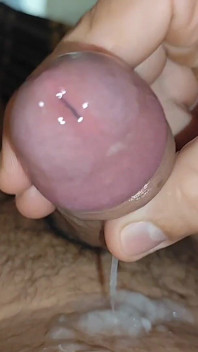 Cámara Súper Lenta En Un Orgasmo Masculino Masivo.