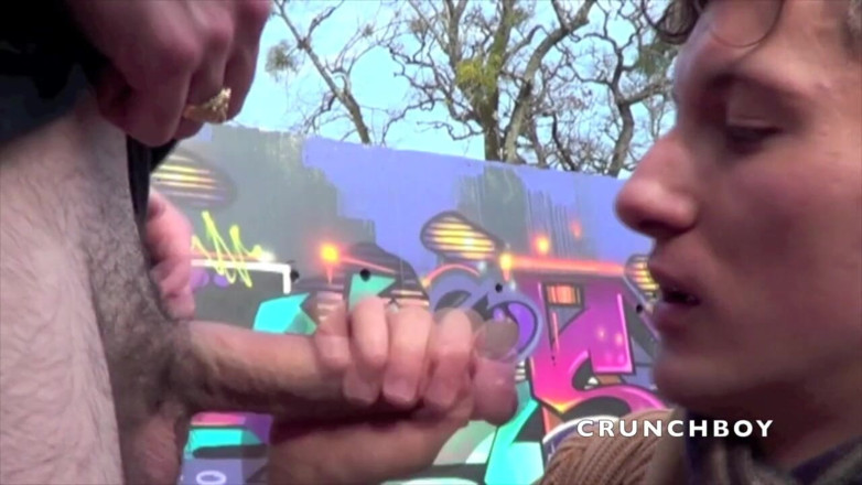 Raw French Bad boys: Femintate twink zerżnięta przez badboya w exhib na świeżym powietrzu