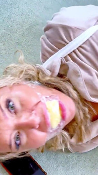 Renee on: üvey anne bağlı, ayak parmakları açık, ağzı kapalı (4k)