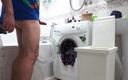 Kinky guy: कपड़े धोने पर हताश मूतना ... आश्चर्य के साथ:)