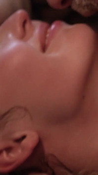 Lilly Bell ve Liz Jordan ile seksi siyah iç çamaşırlı üçlü