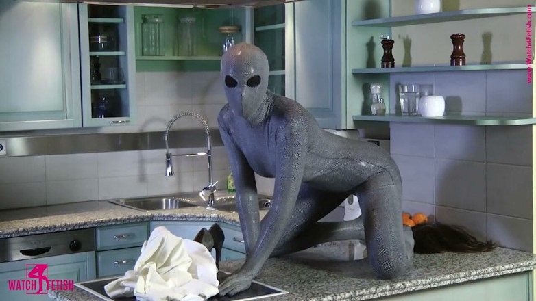 ZentaiDolls: Nue sur la table de la cuisine