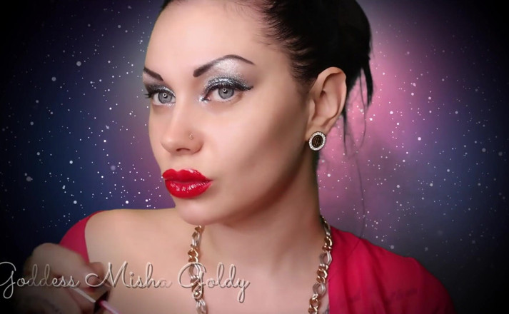 Goddess Misha Goldy: Meus lábios vermelhos sensuais são bons no meu pau do...