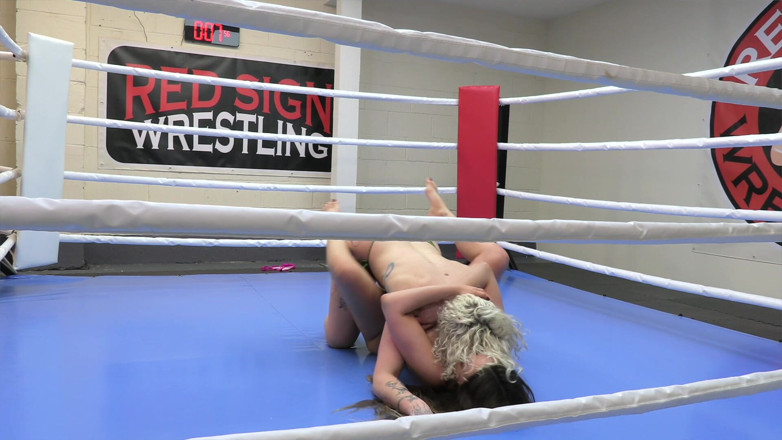 Red Sign Wrestling: 발렌티나 Boux vs 마르크스주의자 밤비
