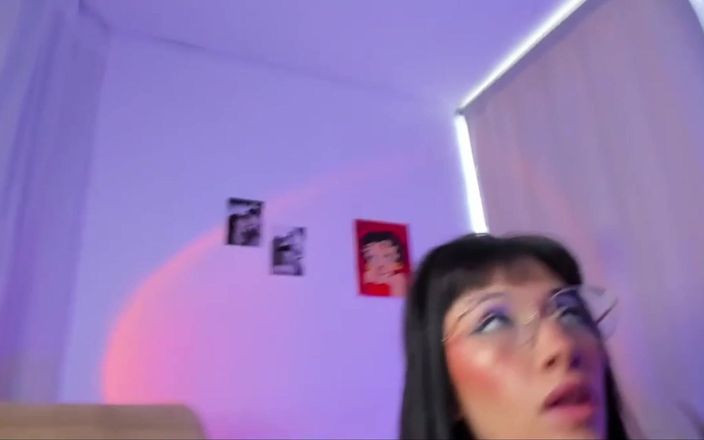 Gabyandaxel: Nu mă pot opri din masturbare când sunt pe Video...