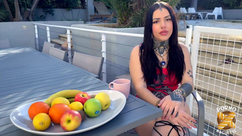 Porno Baguette: Laeticia, silna osobowość w pięknym ciele!