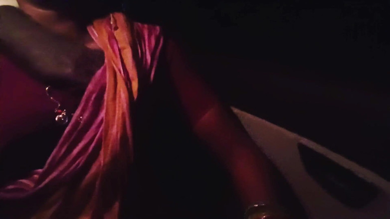 Telugu honey lips: Yaşlı adam karısını aldatıyor ve üvey kızı Telugu ile edepsizce konuşuyor